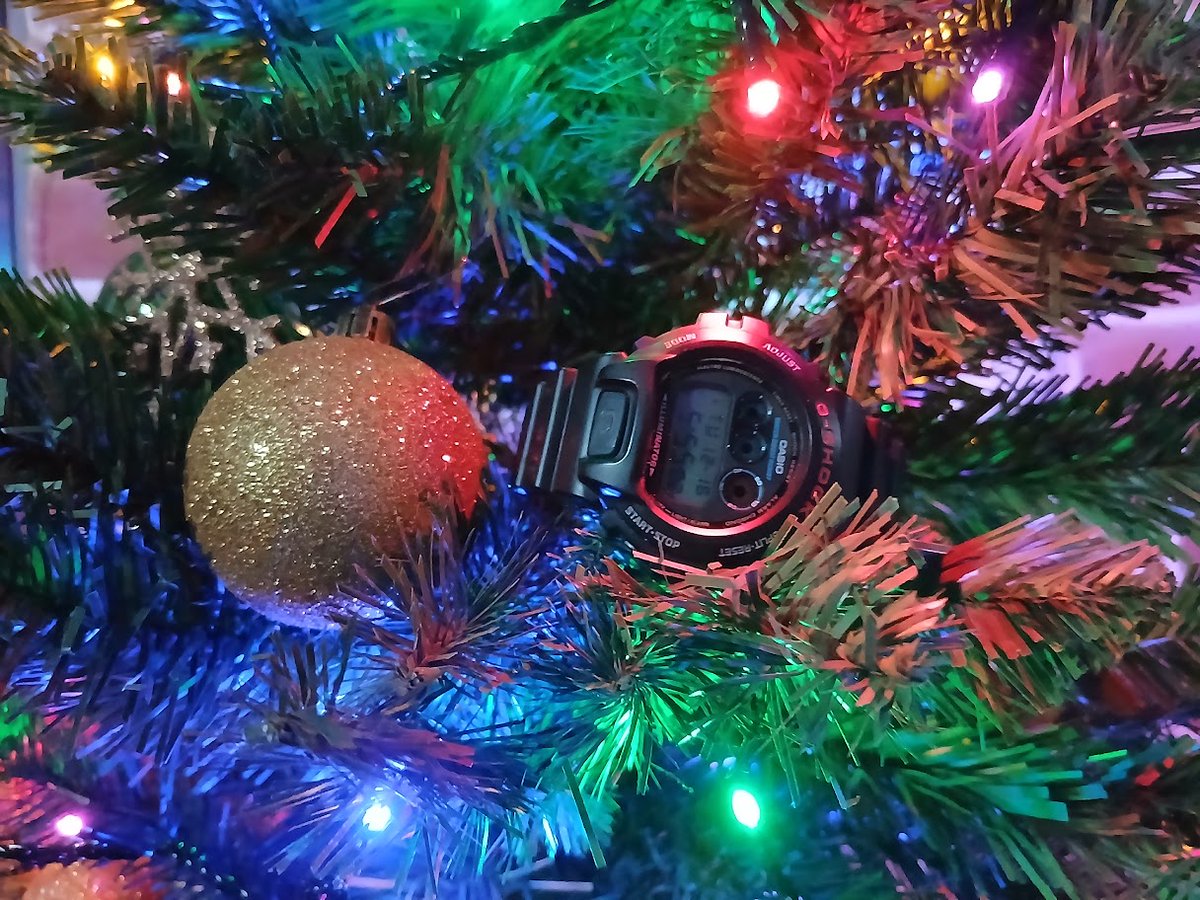 wallyyearzero's tweet photo. 🌲⌚
Casio G Shock DW6900 – 1 V
#casio #casiodw6900 #watch #reloj #relojes #art #photography #photoshoot #fotografia #casiogshock #gshock #cristmastree🎄#arboldenavidad https://t.co/GL1vQjBW7A