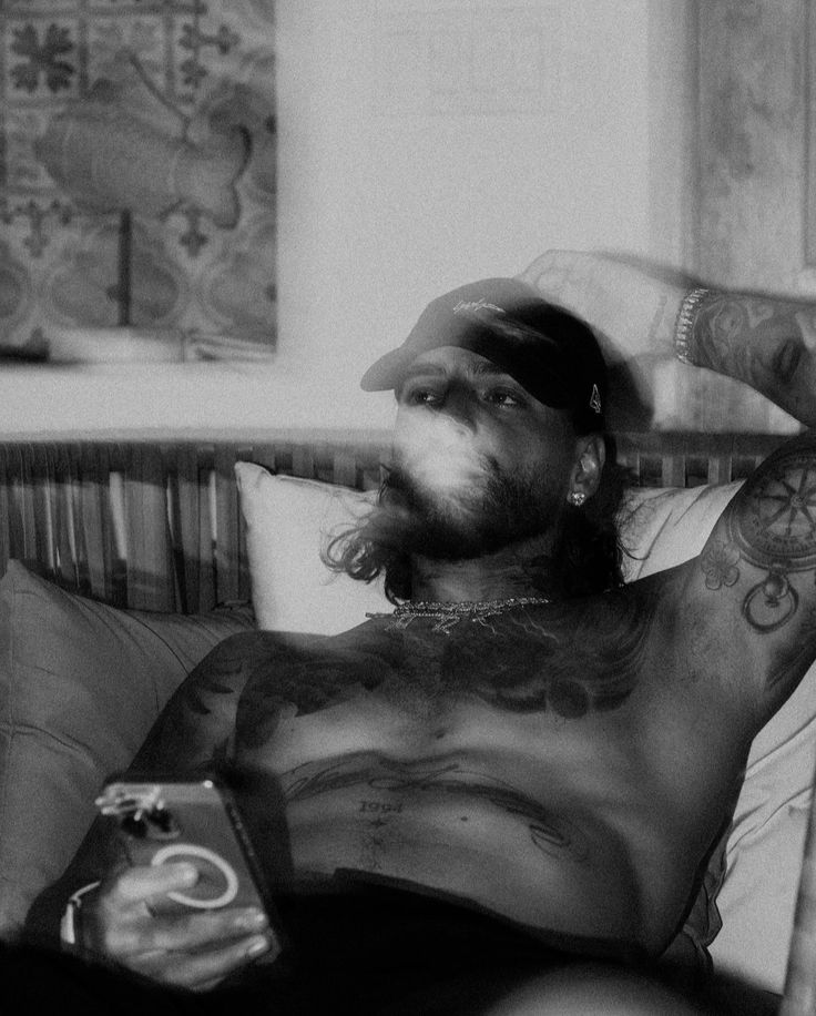 OsculaEtDices's tweet image. This is where I will be when the clock strikes midnight — in my favorite seat, playing in his hair and giving him all my kisses for tonight. 

Happy New Year, baby.