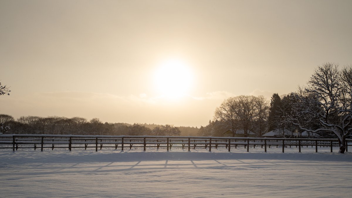 夕日を背景にしたスキーリフトの写真 – Unsplashの壁紙の無料画像, image size:1200x675
