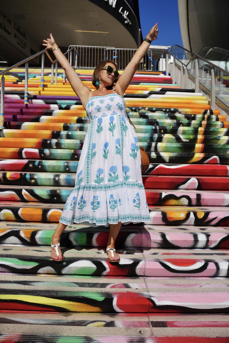 All the Vegas vibes in one of my favorite dresses from #Oliphant! #lasvegas #ootd