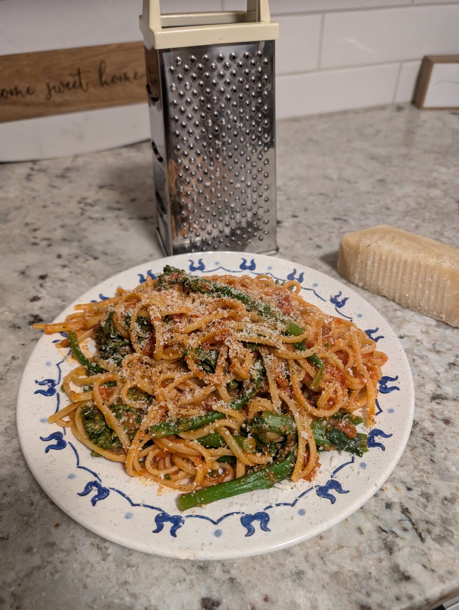 _Shallows_'s tweet image. I miki da pasta 🎀 #mikislop happy new year 🎊