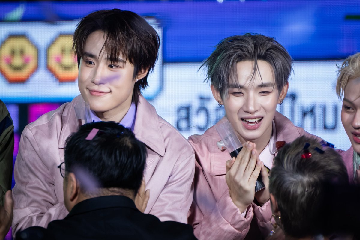 prd_Snap's tweet image. 260101 |

ทุกคนว่า… มันเหมือนงานๆนึงมั้ย

&amp;lt; @nnutdan @hongshihoshi03 &amp;gt;

LYKN COUNTDOWN AT SIAM

#LYKN
#hongshihoshi 
#nnutdan
#NutHong
#นัทฮง
#AISSIAMxLYKN
#SIAMSQUARESTREETOFDREAMZ2026