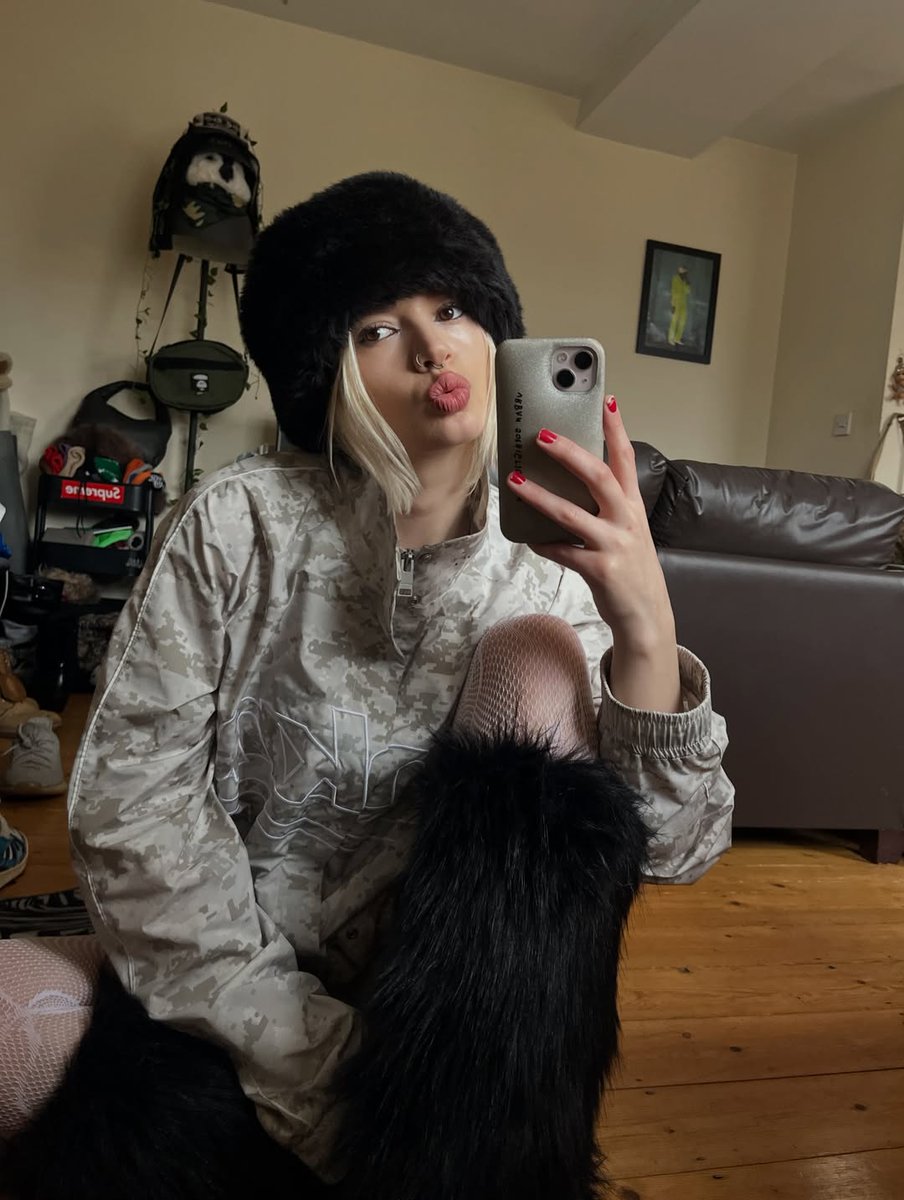 ibloodemon's tweet photo. Sequência de fotos pro ano novo ne https://t.co/zt1jcOaAaP