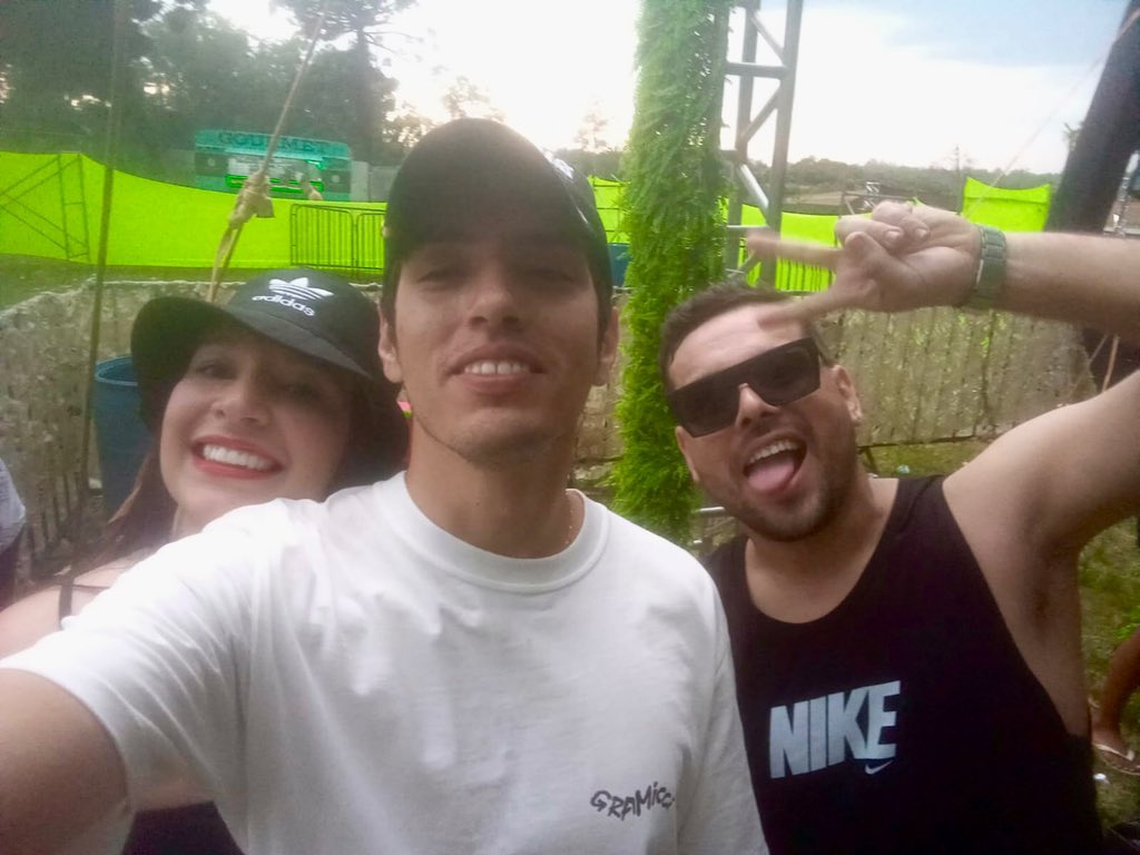 paulapires_'s tweet photo. A última foto do ano só poderia ser com ele, @holasoyneto 🧡

Nosso 01 🥇 https://t.co/dqywD8dX0u