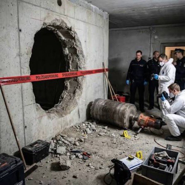 visegrad24's tweet image. A sophisticated bank heist took place in Gelsenkirchen, Germany over the Christmas holidays.

$35 million were stolen from 3000 safe deposit boxes after unknown men drilled a hole from an adjacent underground parking garage into the vault of a Sparkasse savings bank branch…