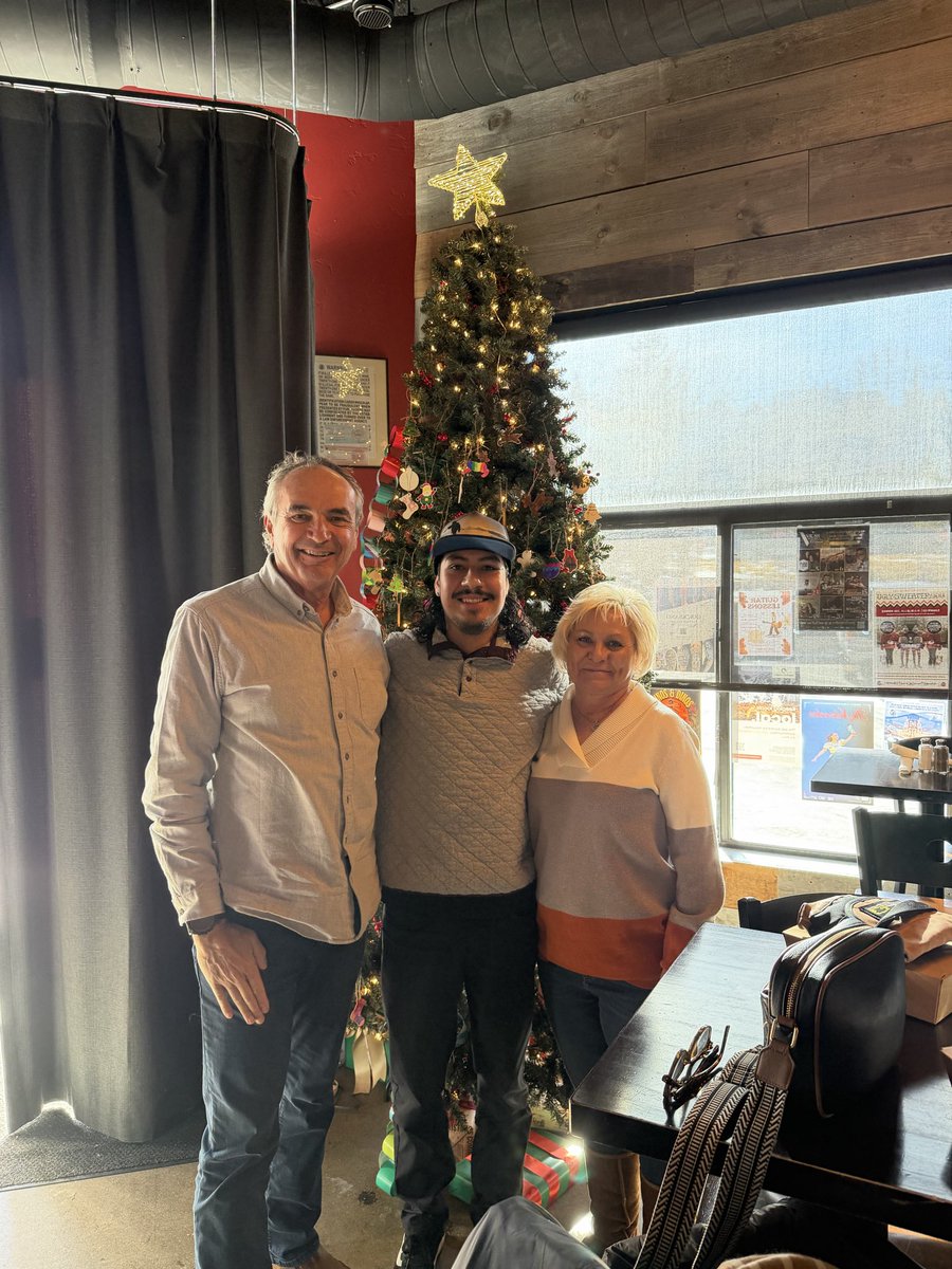 cocormack's tweet photo. We came back to Vail for the holidays with family. While ski conditions were bad, we had a great time. Linda and I were also able to have lunch with Carlos. We were mentors 20 years ago. Very proud of the young man. Happy New Year to all. https://t.co/fTciZhf8wG