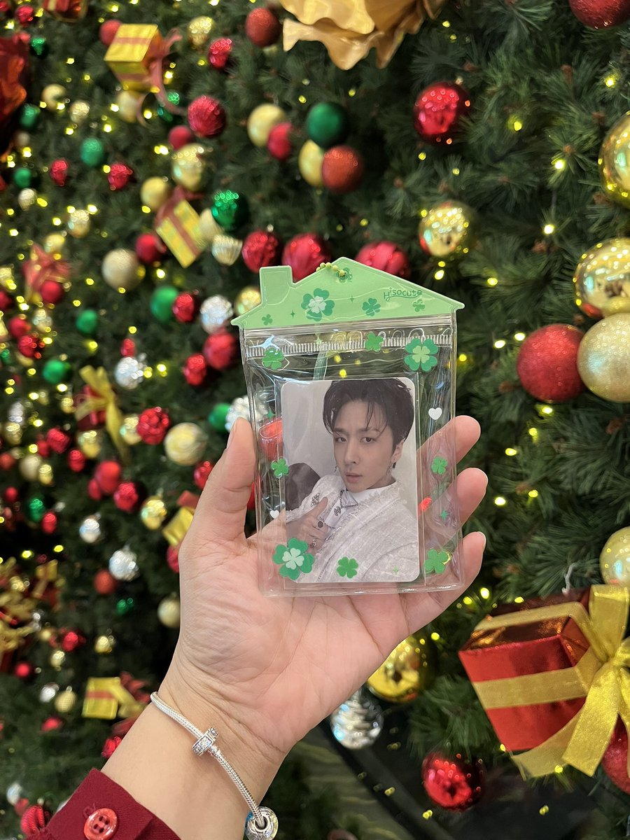 lightforrav's tweet image. happy new year, @RAVI_GTCK ! 🩵🩵
genuinely hope 2026 is gentler and kinder to you, to us. let’s meet again this year🍀🍀✨✨

#RAVI #라비