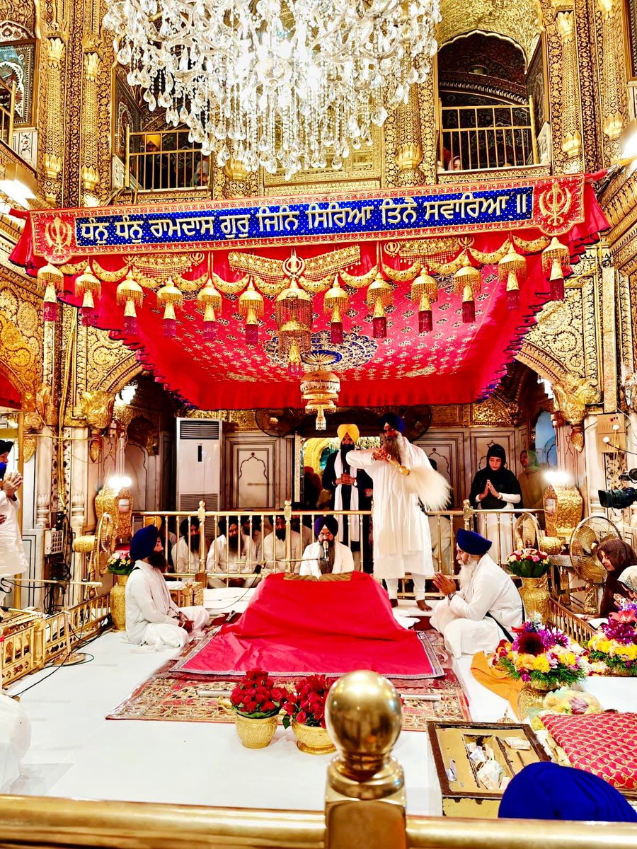 GillSimrath's tweet photo. Eh navaan saal tuhadi zindagi vich sukoon, pyar te sabr le ke aave.
Jo beet gaya oh sabak ban ke rahe,
te jo aa reha hai oh khushiyan naal bharya hove. #HaapyNewYear #हैप्पीन्यूईयर
#Waheguru #HappyNewYear2026 https://t.co/MflXrUsiCX