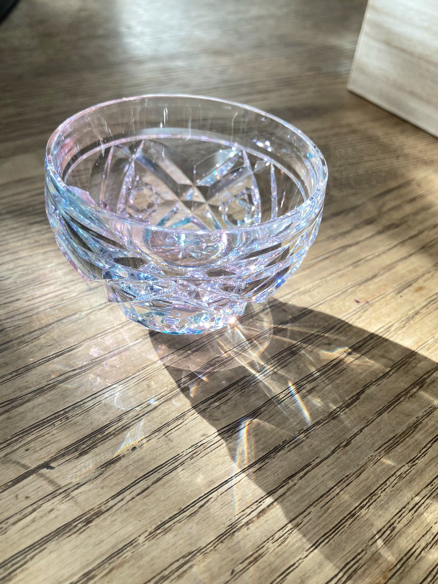 あけましておめでとう御座います
今年もよろしくお願いいたします(*ᴗˬᴗ)⁾⁾
頑張ってついたあんこ餅でお雑煮🫘
去年買った中宮さん（<a href="/Nakamiya20/">Nakamiya</a> ）の切子でお屠蘇を頂きました
キラキラ✨