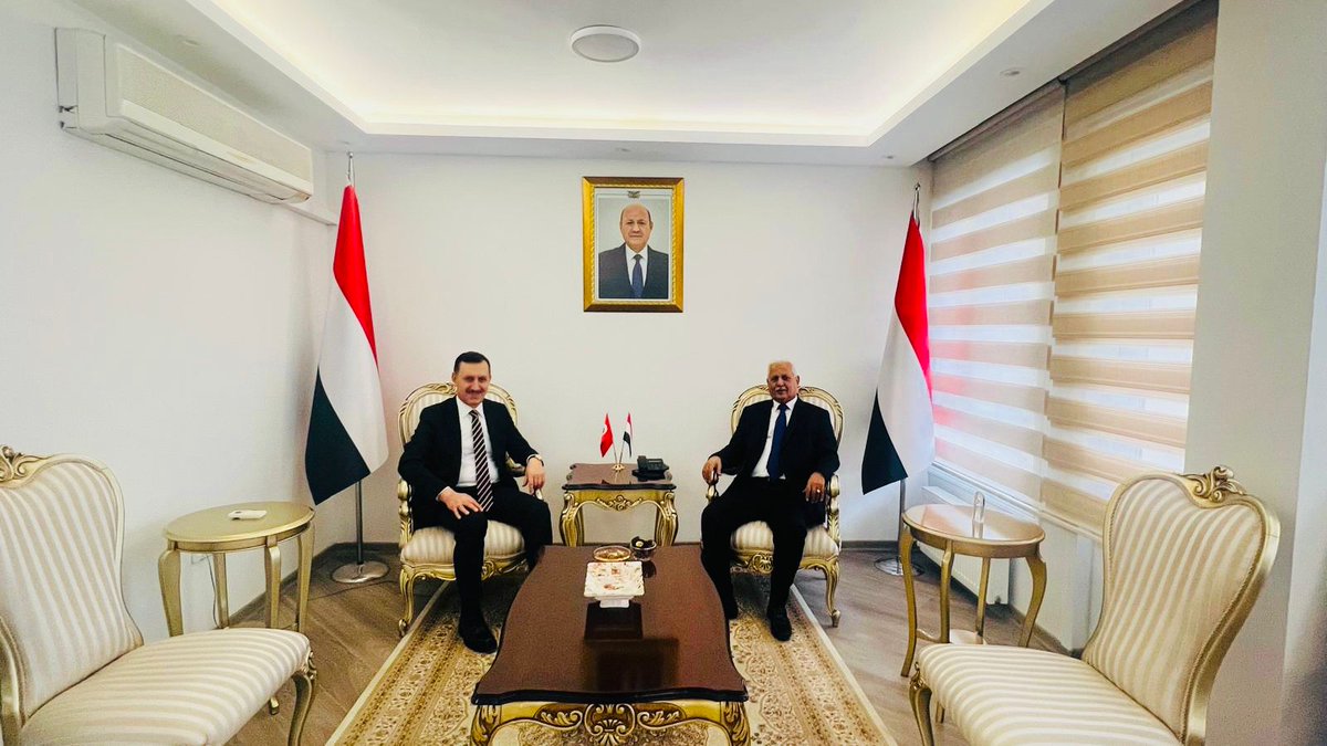 السفير طريق يبحث مع القائم بأعمال السفارة التركية لدى اليمن تطورات الأوضاع في اليمن

أنقرة | 31/12/2025 

بحث سفير الجمهورية اليمنية لدى الجمهورية التركية، محمد صالح طريق، اليوم في مبنى السفارة اليمنية بأنقرة، مع القائم بأعمال السفارة التركية لدى اليمن السفير أمر الله أشلر،