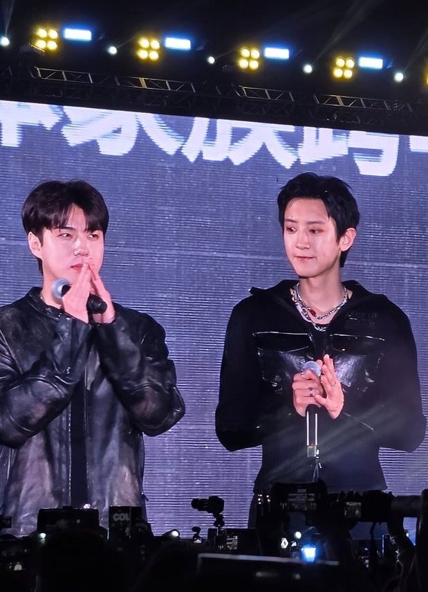xiumajesty's tweet photo. 251231 #EXO_SC - Chromosome Family New Year's Eve Celebration 2025📍Hong Kong, China.
#EXOSCisBACK #Sehun #Chanyeol #EXO
#ChromosomeUniverseNewYearCountDownShow2025 https://t.co/8JcTmPVr31