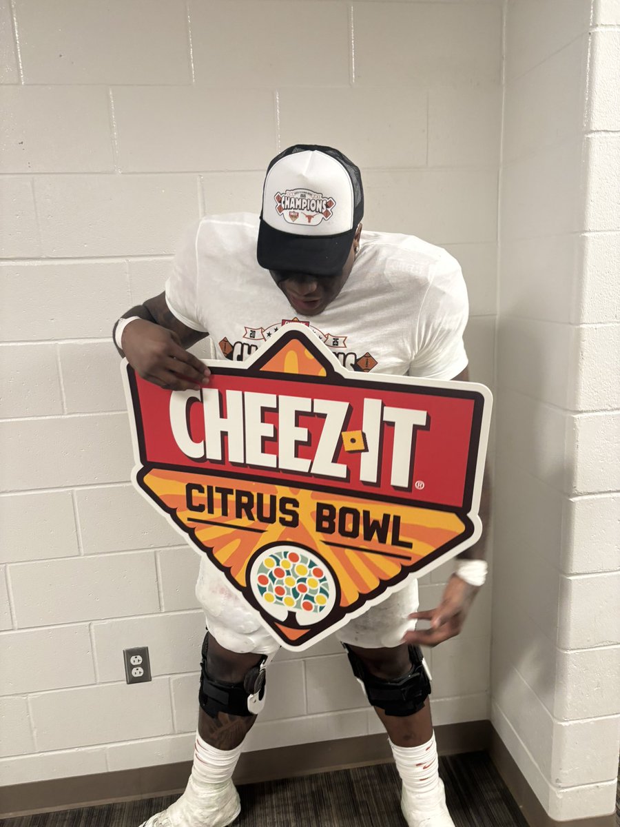 d1campbell_'s tweet image. Hope you proud of me, I’m proud of myself 💯. 4years flew by! #Citrusbowl25