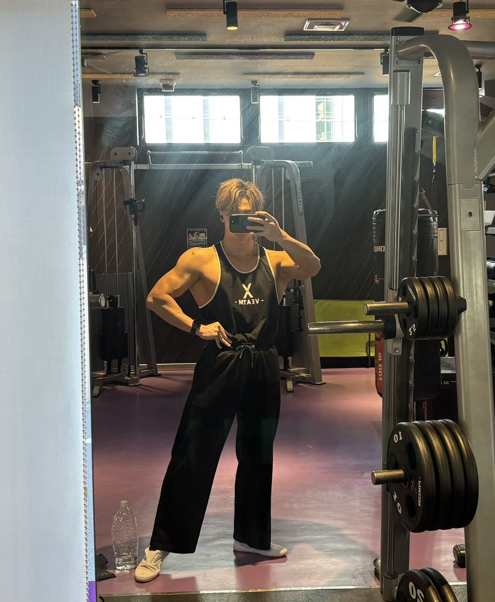 背中トレ終！ トレーニング始めだ！今年もばちばちに身体作っていくぞー！