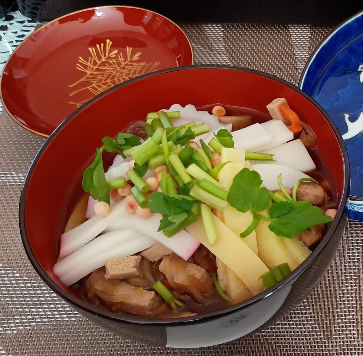 あけましておめでとうございます
雑煮が相変わらず大変美味しい
今年は人生の転機になる予定です
元気に頑張ります