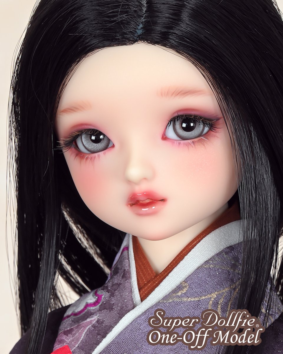 volks_doll's tweet photo. 🎍2026年🌄
1月1日(木・祝)お披露目　
天使の里 SDワンオフモデル
https://t.co/zVJaNbtG3L

天使の里の新年を、華やかなSDワンオフモデル達が彩ります！
天使の里スタッフ一同、皆様のご来館を楽しみにお待ちしております♪

年末年始の営業時間はこちら↓
https://t.co/CG5SSgPYAP

画像モデル
１枚目：SD女の子 紫の上
２枚目：SD17男の子 レイズナー

#ボークス #スーパードルフィー #ホビーは心の支え
#天使の里 #京都 #ワンオフ