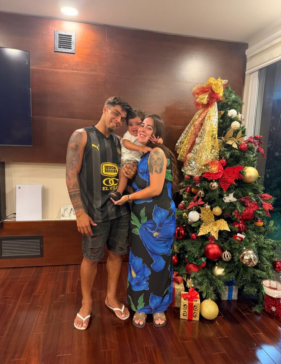 Este es el 9 de Peñarol, los que no aguantan la presion que se vayan a un equipo mas chico, abrazo.