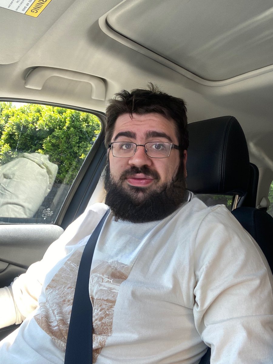 NameUnderscore_'s tweet photo. is that who I think it is? https://t.co/lmEFOd4euI