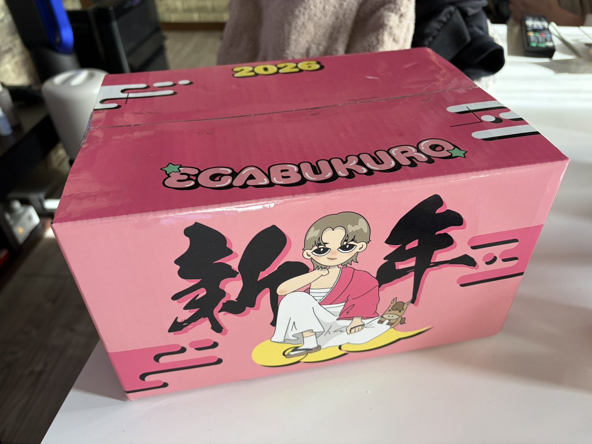 エガちゃん福袋届いた ヘアバンドも入ってて激熱