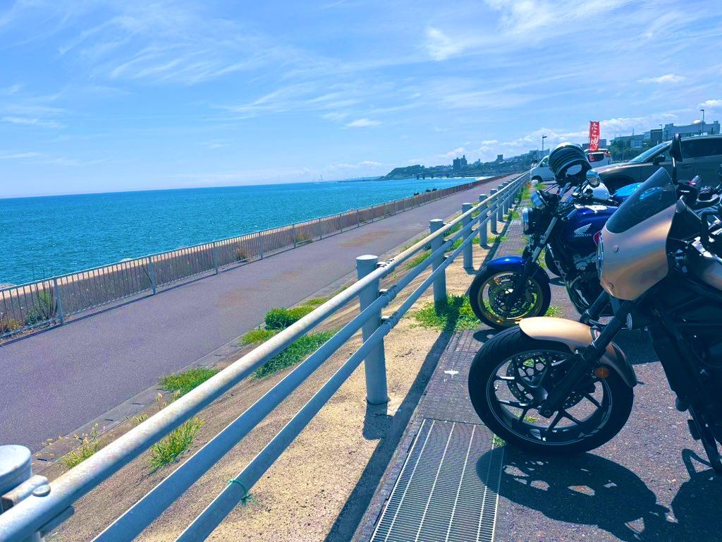 dj_eulo's tweet photo. 2025年はお世話になりました😎
喪中のため新年のご挨拶は控えさせていただきますが、本年も変わらぬお付き合いをお願いいたします🏍️✨✨ https://t.co/ic2j0aJoD3