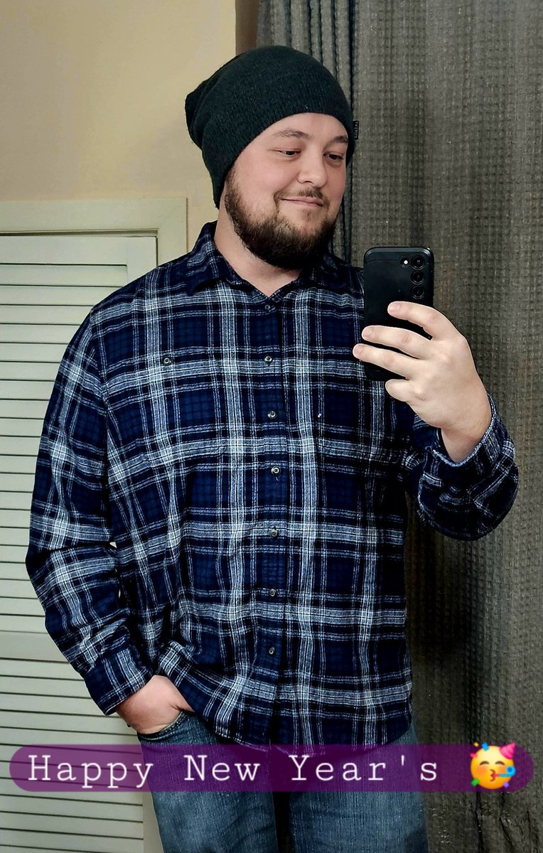 The_DreamDevil's tweet image. Happy New Year's everyone!

Hope 2026 treats us better than 2025 💜