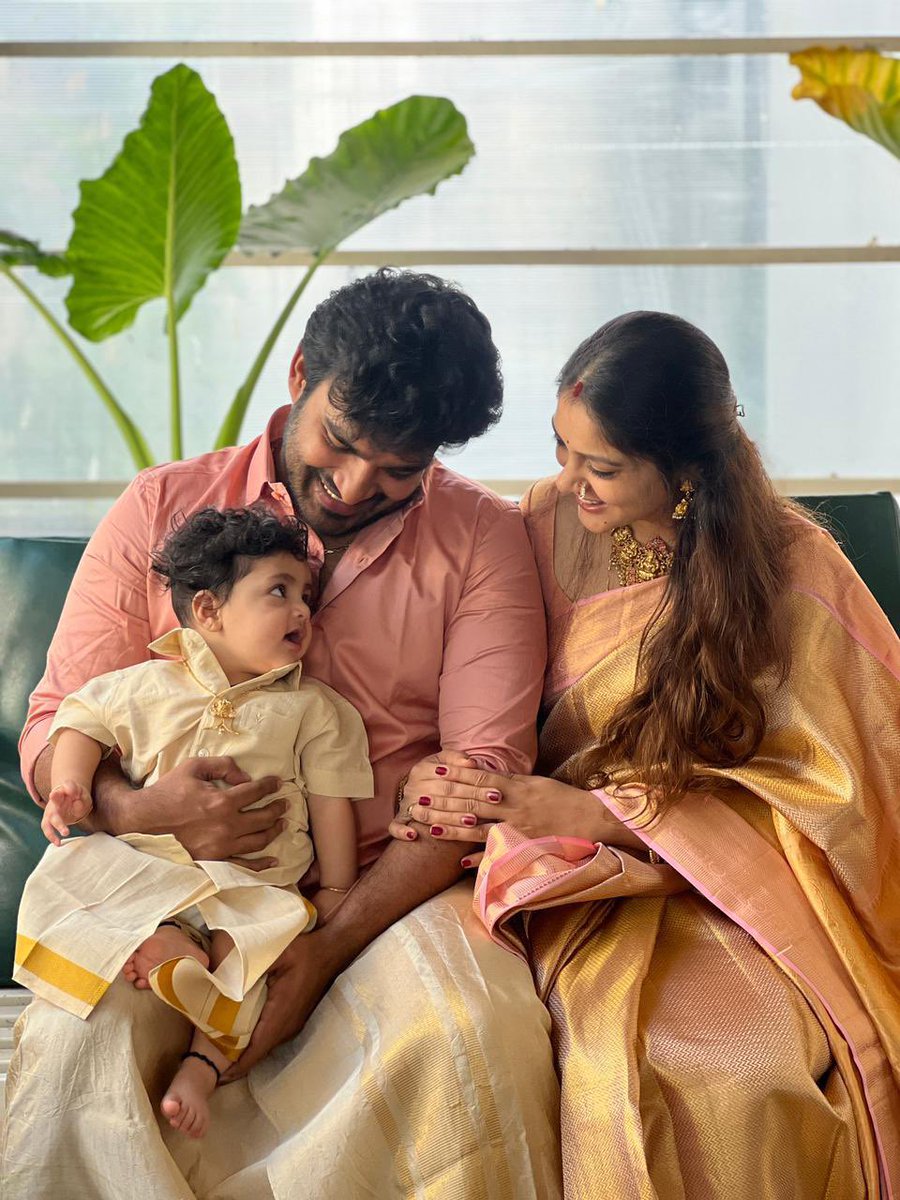 Kiran_Abbavaram's tweet image. 2025 has been a great year for us. Thank you all for being a part of it. Exicted for 2026 ☺️
Wishing you and your family a Very happy new year ❤️

 #HappyNewYear2026