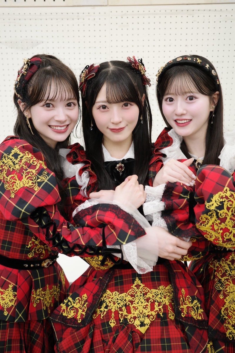 八木愛月 AKB48 20周年記念　赤チェック衣装　生写真　直筆 ホログラム 八木愛月 AKB48 20周年記念 赤チェック 衣装 直筆サイン入りホロ生写真