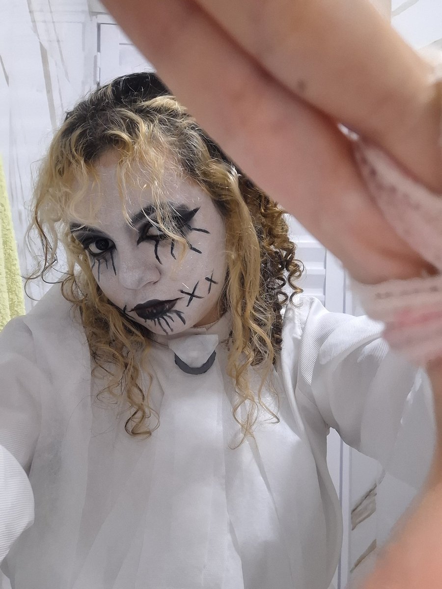 micazinhasss's tweet photo. Começando o ano com o cosplay do Ale
#HEXATOMBE #hexatombo #OrdemParanormal https://t.co/sfRJ7tYgdW