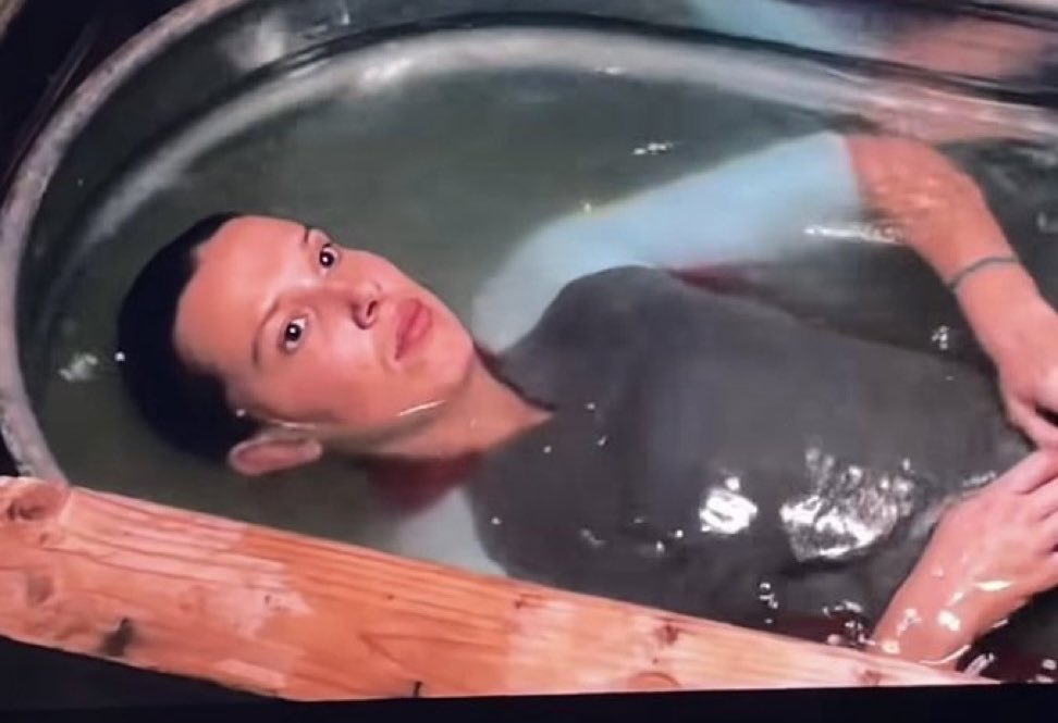 rhaenyrarchives's tweet image. me da risa que describieron este capítulo como “lo mejor de la televisión” y que íbamos a llorar desconsoladamente y yo estuve así todo el capítulo