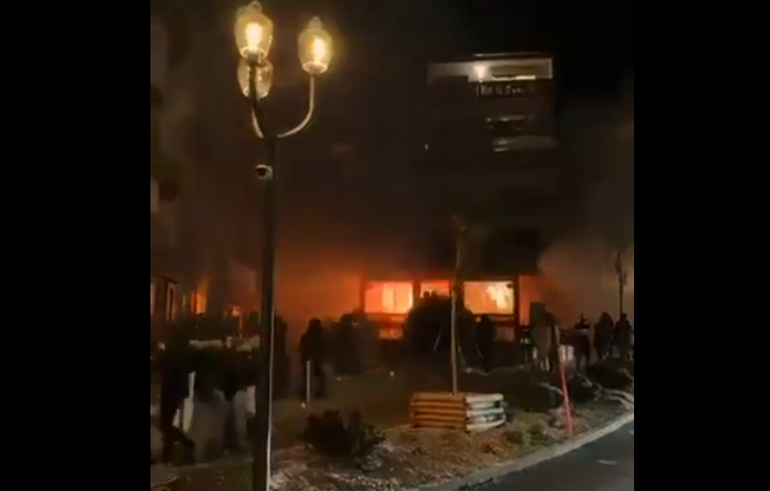 OrissaPOSTLive's tweet image. A fire broke out at a bar in the Swiss Alps during New Year’s celebrations, leaving several people dead and others injured. Police confirmed casualties, though exact numbers are still unclear.

#SwissAlps #NewYears #Fire #Switzerland #OrissaPOST

👉 Follow Orissa POST – Odisha’s