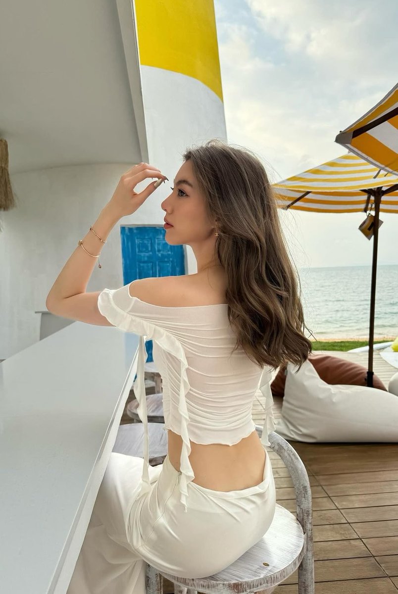 val being random tweet media