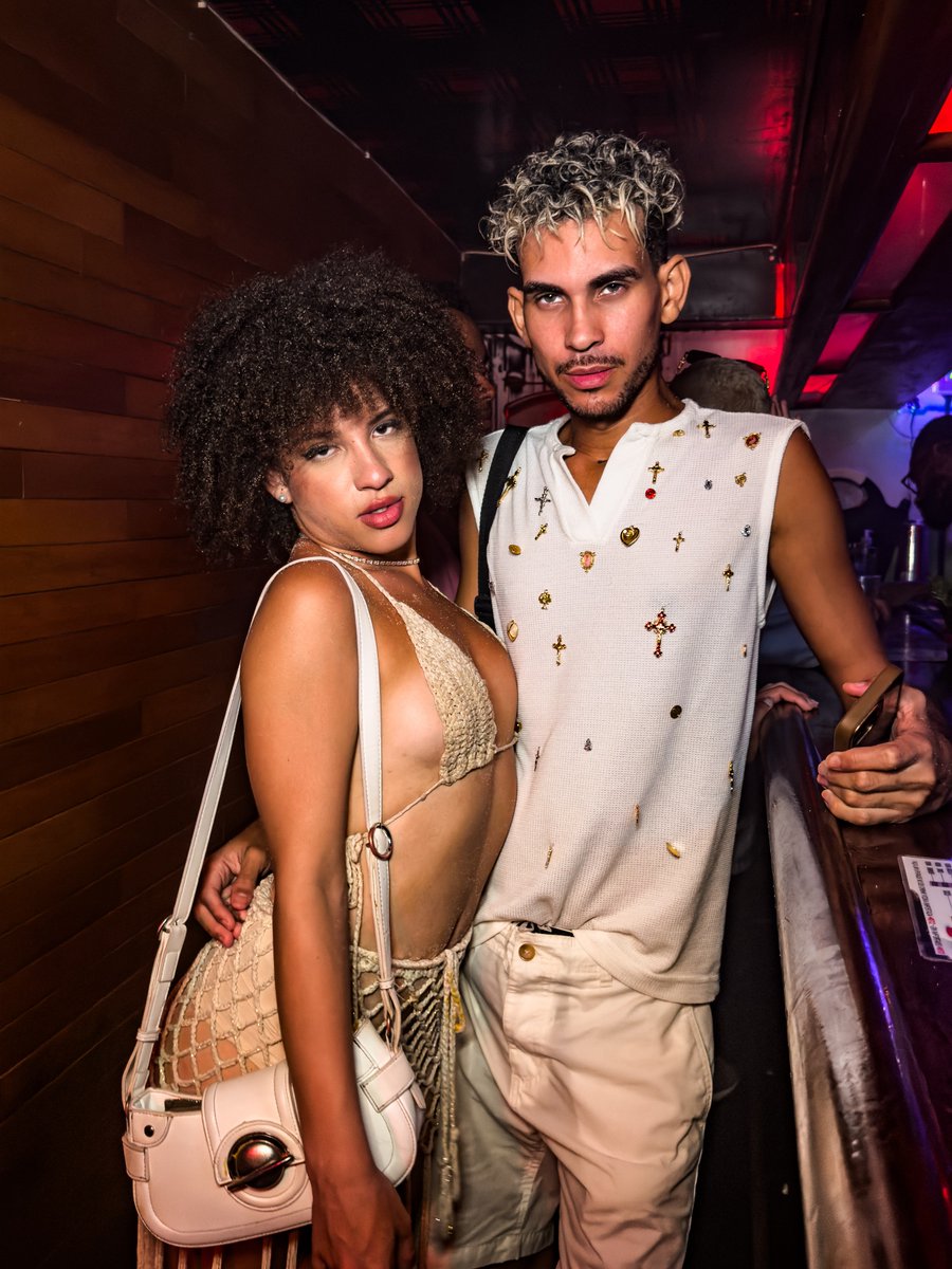 #BlackCat ABERTO em noite de Réveillon para apimentar sua quarta🔥! VEM curtir com a gente!!! 🐈‍⬛🍹Fotos em tempo (01/01) 📸 (@_adeevan)