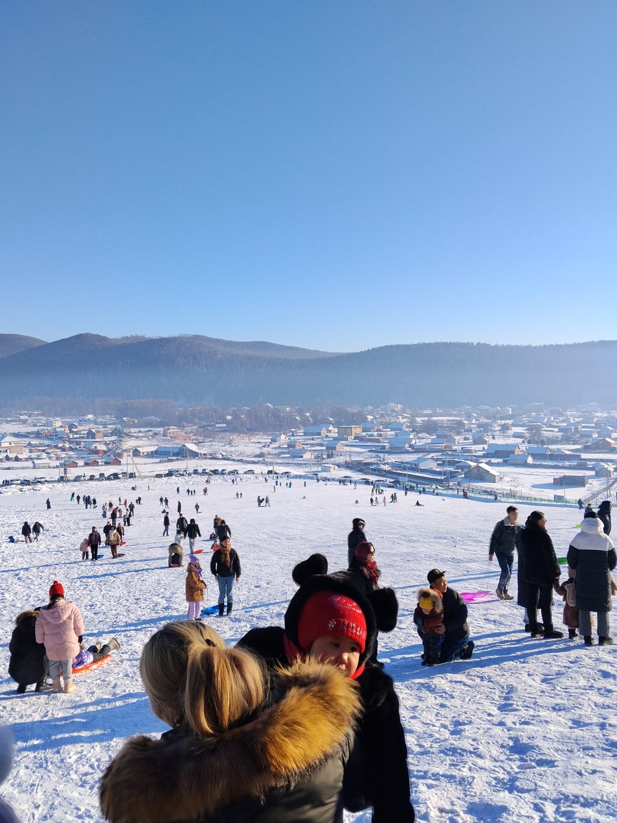 Хандгайт. Төрсөн сэтгэгдэл. Байж болох хамгийн тэнэг үндэстэн бол монгол юм байна доо, угаасаа. Гуйлгаж байгаа, байж байгаа нь. Гол хэсгээр гулгаад хоёр захаар өгсөх чиглэл уг нь тавьж. Мал жимээ олдог. Монгол хүн замаа, учраа олдоггүй юм байна. Хэлээд ч нэмэр алга, дургүйцэх