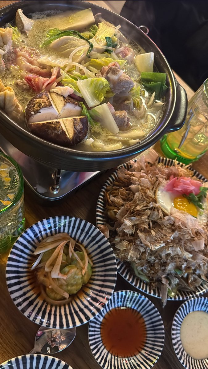 mxwhzp's tweet photo. 私は昨日新年を迎えてハイボールとお酒を飲みました‼️🎊 https://t.co/2kTXSdmcx1