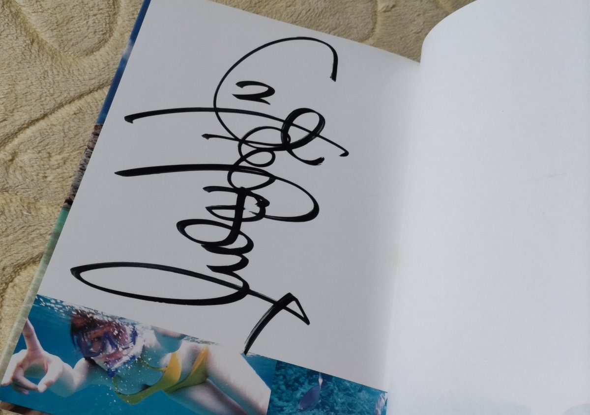 2003年9月の写真集発売イベントで頂いたサイン…おめでとうございます