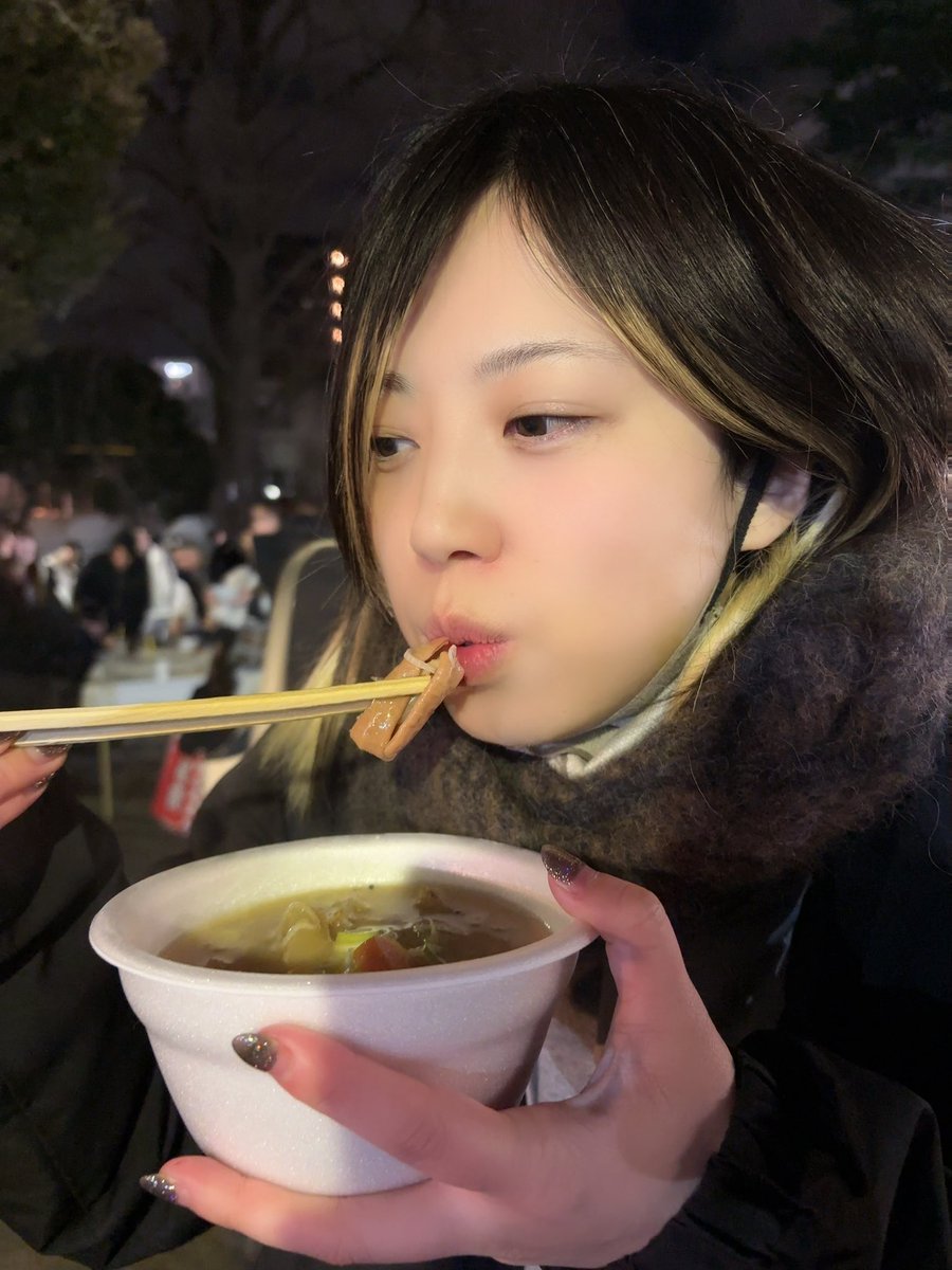 𝗛𝗮𝗽𝗽𝘆 𝗡𝗲𝘄 𝗬𝗲𝗮𝗿•*¨*•.¸¸♬

新年あけましておめでとうございます🎍🌅🎍
2026年もよろしくお願いいたします！！
今年は晩餐冠ワンマンが私のイベント初めです！！
おみくじは数年ぶりに大吉引きました✨
いい年にするぞ！！
ダンス配信後に初詣でもつ煮込みを食べてほっこりな兄兄。