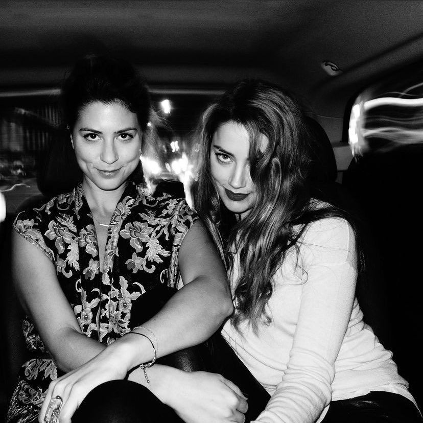 nadine25399's tweet image. happy new year to amber heard and all the pretty girls who support her and each other 🥂✨