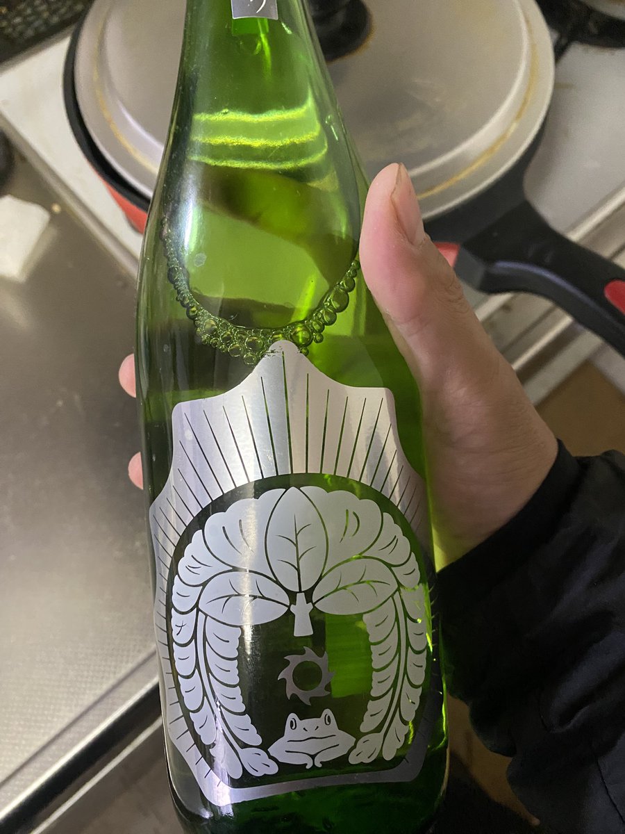 愛した気がした
月日を重ね合わせ
築き上げたのは
私にしか見えない摩天楼
何度も作った
鈍い痛みを額縁の中
閉じ込めて
いつまでもここに飾ろう