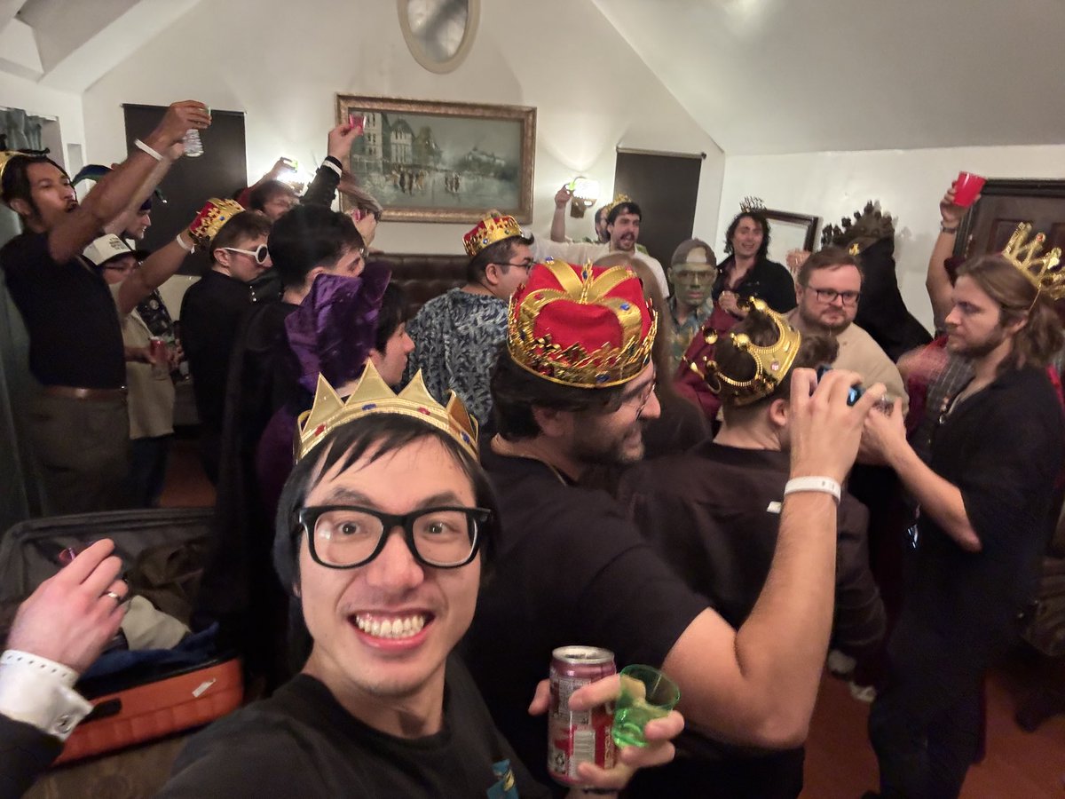 plainrocktweets's tweet image. at the NYE YouTuber diddy party no one spoil the stranger things finale plz