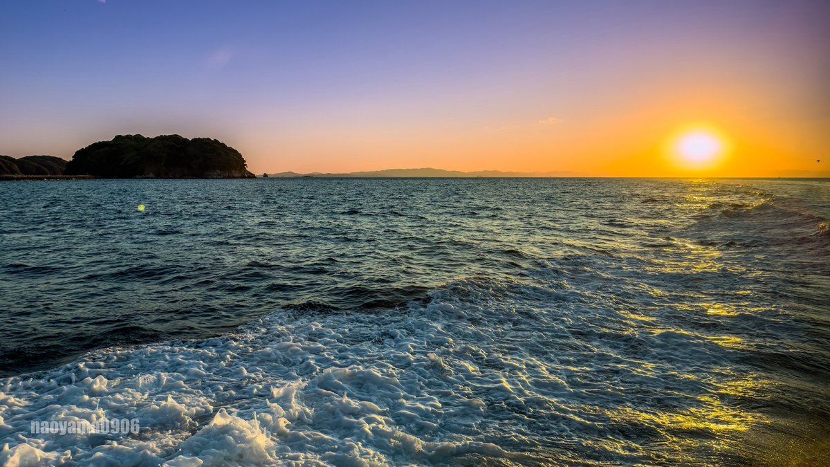新年あけましておめでとうございます🎍
本年もどうぞよろしくお願いいたします🙇

（初日の出☀️っぽく見えて実は夕日🤫🤣）