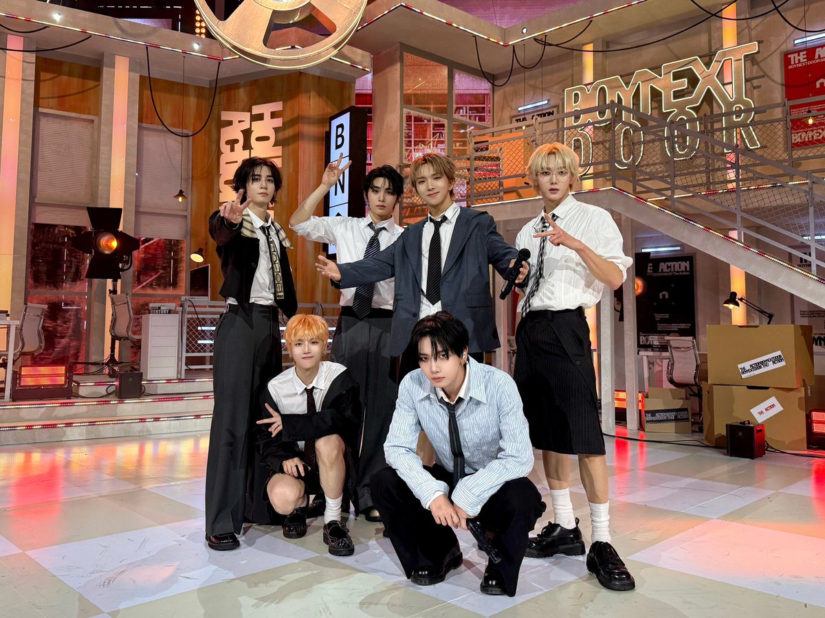 cherry96326's tweet photo. CDJ、レコ大、MBC、CDTVともにカスタムマイク使用できてない………
嫌な予感
BOYNEXTDOOR黒スワロフスキーカスタムマイクの使用期間もうちょっと延長希望します🙋‍♀️ https://t.co/5gYsvBLtxl