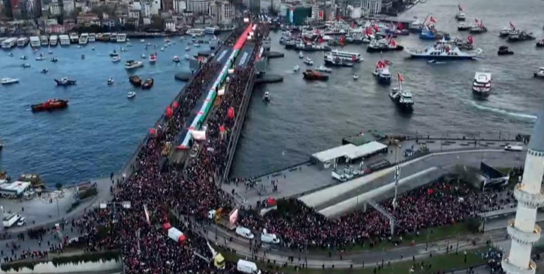 SİNME✊
SUSMA✊
FİLİSTİN’İ UNUTMA!

2026 yılının ilk eylemini Galata Köprüsü’nde gerçekleştiriyoruz. 

Onuru, ahlakı,vicdanı ve adaleti ayakta tutmak için ilk günün şafağıyla birlikte 7’den 70’e tüm Gazze yüreklilerle sesimizi yükseltiyoruz.

Bu bir etkinlik değil şahitliktir.
Bu