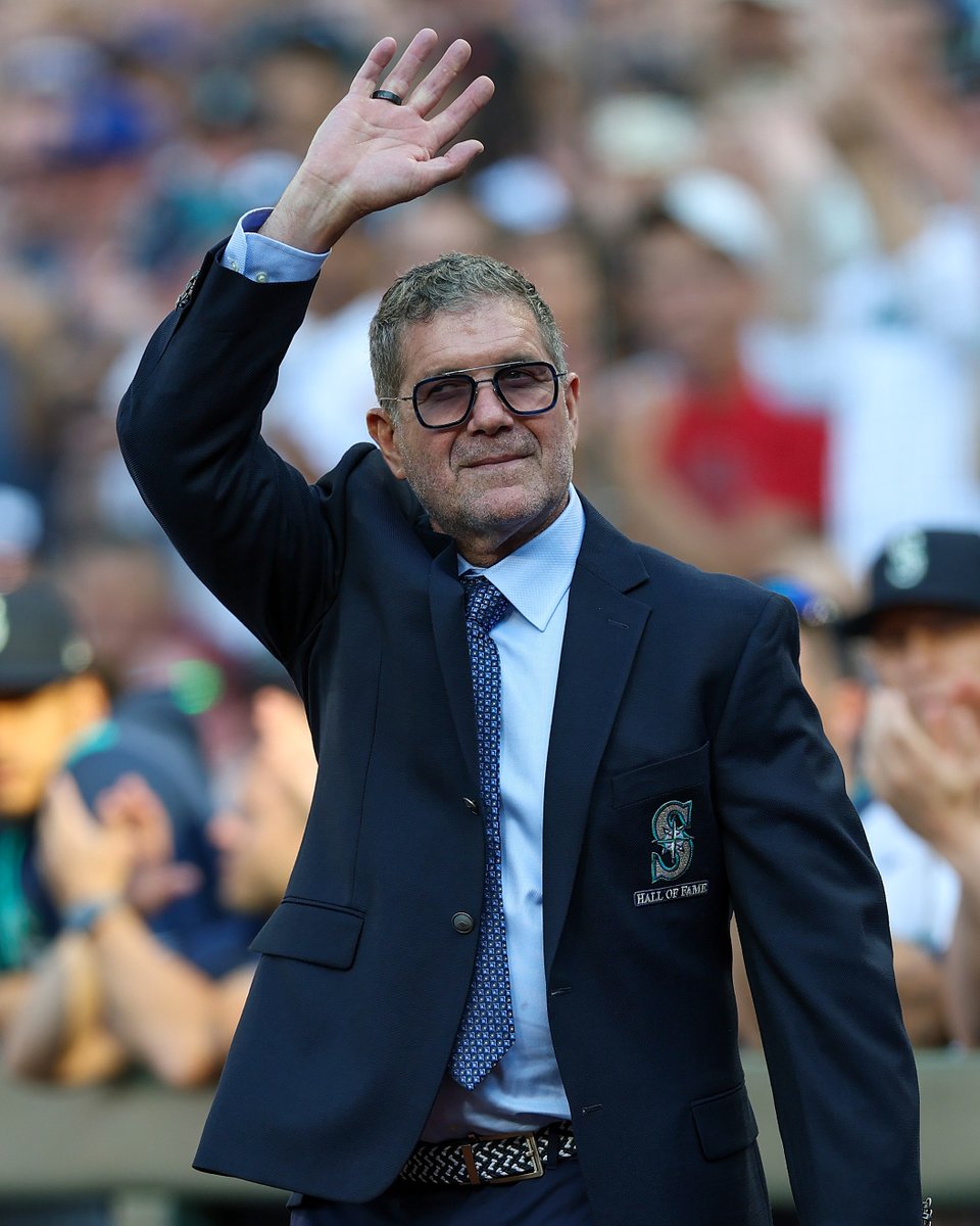 Happy birthday to Hall of Famer and our Senior Director, Hitting Strategy, Edgar Martinez! 🥳