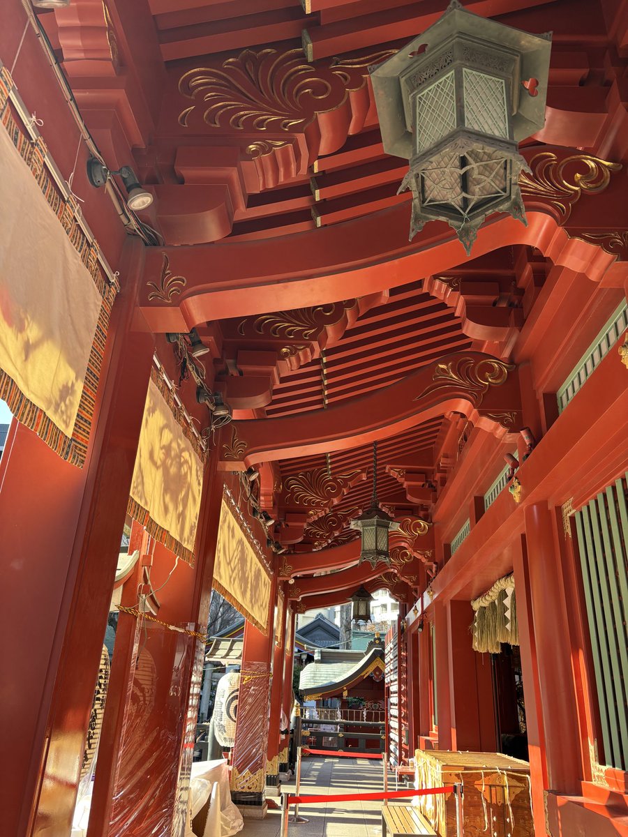 risababa_'s tweet photo. 神田明神本殿は日本初の鉄筋コンクリート建設の本殿‼️
今年で築90年になります。
来年の本祭りが終わると改修工事が始まるので、この状態でお参り出来るのは今年と来年です❗️
その後は暫く幕が掛かってしまうので…興味がある方は是非参拝しましょう👍 https://t.co/6EmL6bfshX