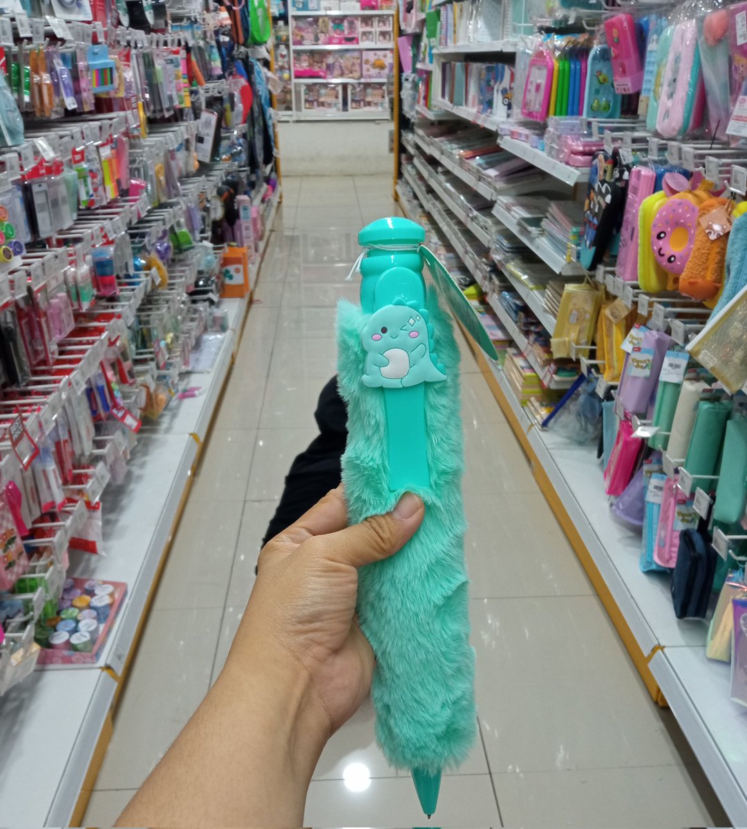 Kado yang cocok buat atasan lu yang selalu ngeluh kehilangan pulpen 😋 mo hilangpun agak syulid

Bisa beli di <a href="/mrdiyid/">MR.DIY Indonesia</a>