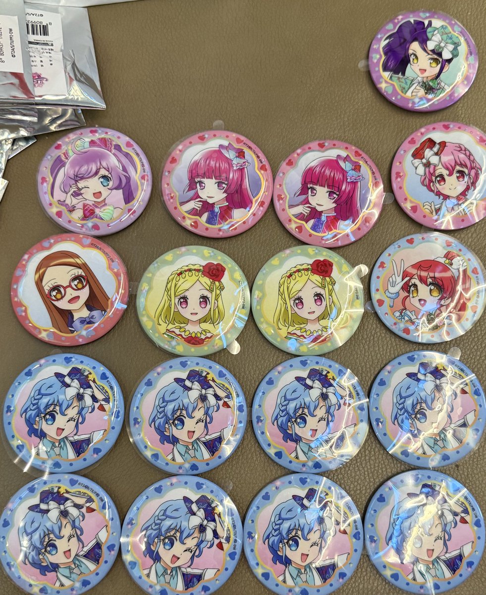 #프리티장터

프리파라 브이스퀘어 팝업 캔뱃지 교환구합니다!! 
전부 A그룹 미레이로 교환 원해요