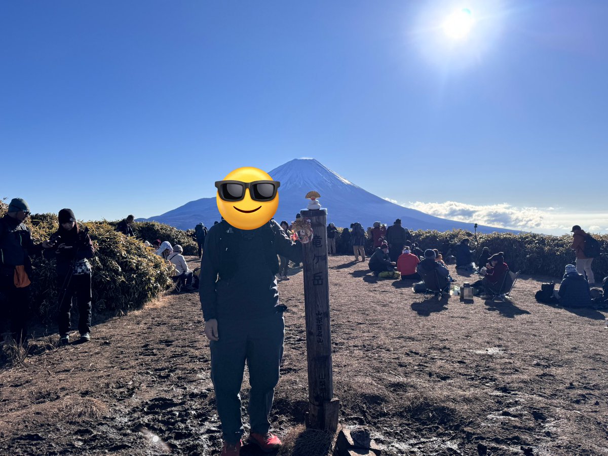 hiruandon_dd's tweet photo. 竜ヶ岳に初日の出登山に

今年も無事ダイヤモンド富士が見れました🗻🌅

#竜ヶ岳
#富士山
#ダイヤモンド富士 https://t.co/qLSjdVEleT