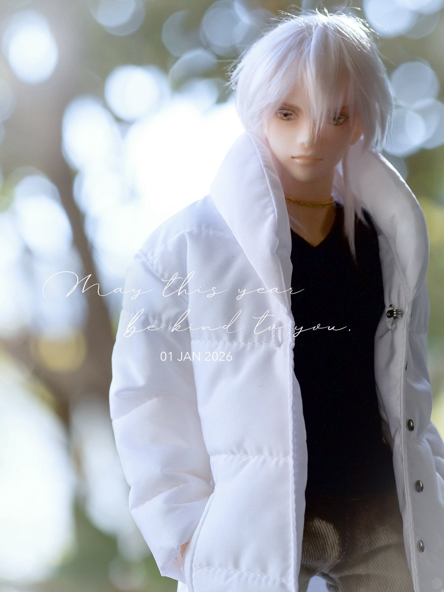 🎍明けましておめでとうございます🎍
みなさまに幸多き年となりますようお祈り申し上げます

この人お祝い担当なので、もっと笑顔のバージョンも作っておくべきか
お正月は〆張鶴大吟醸＆うにイカでダラダラ
年に一度の贅沢をします✨

#六分の一男子図鑑