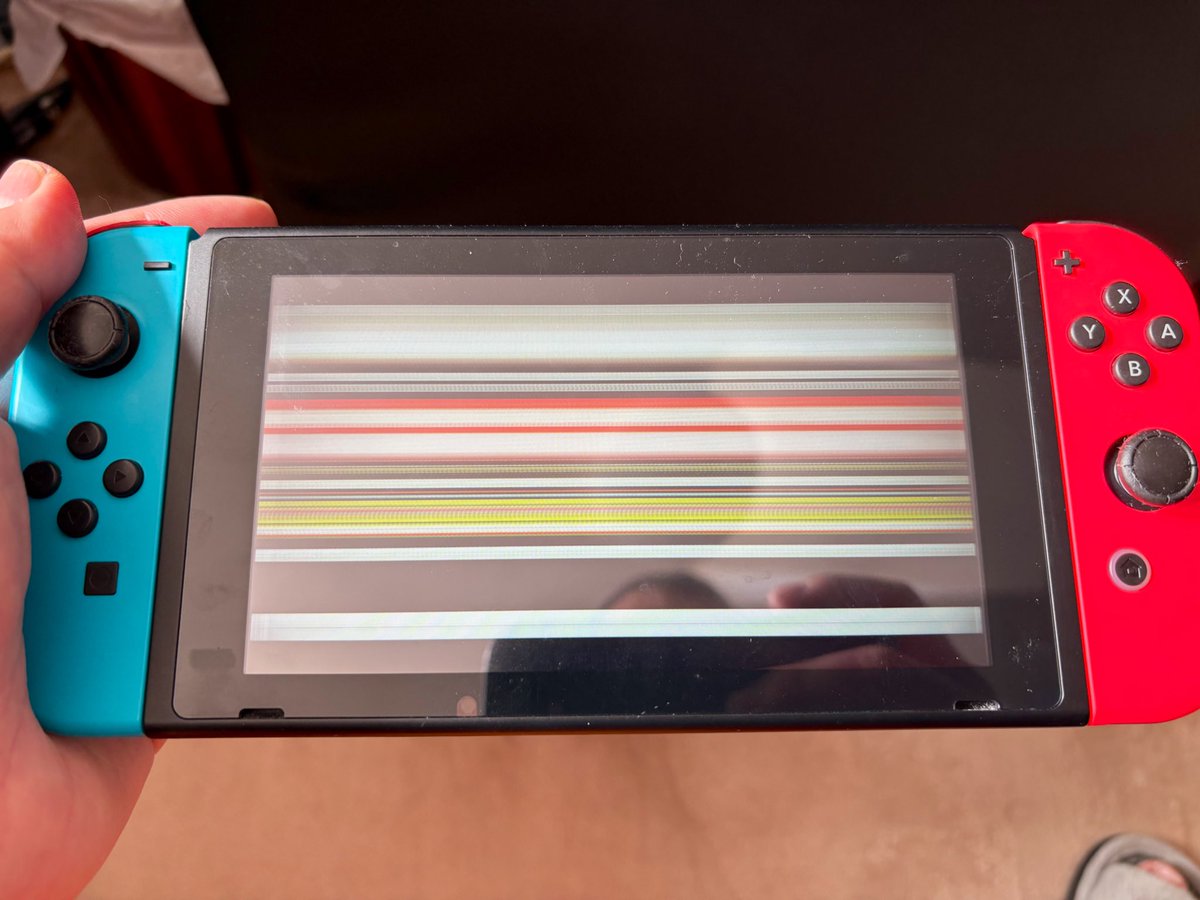 久しぶりにSwitch起動したら壊れてた……再起動したりなどなど色々したが復旧せず。
修理に出すしかないか……無念。