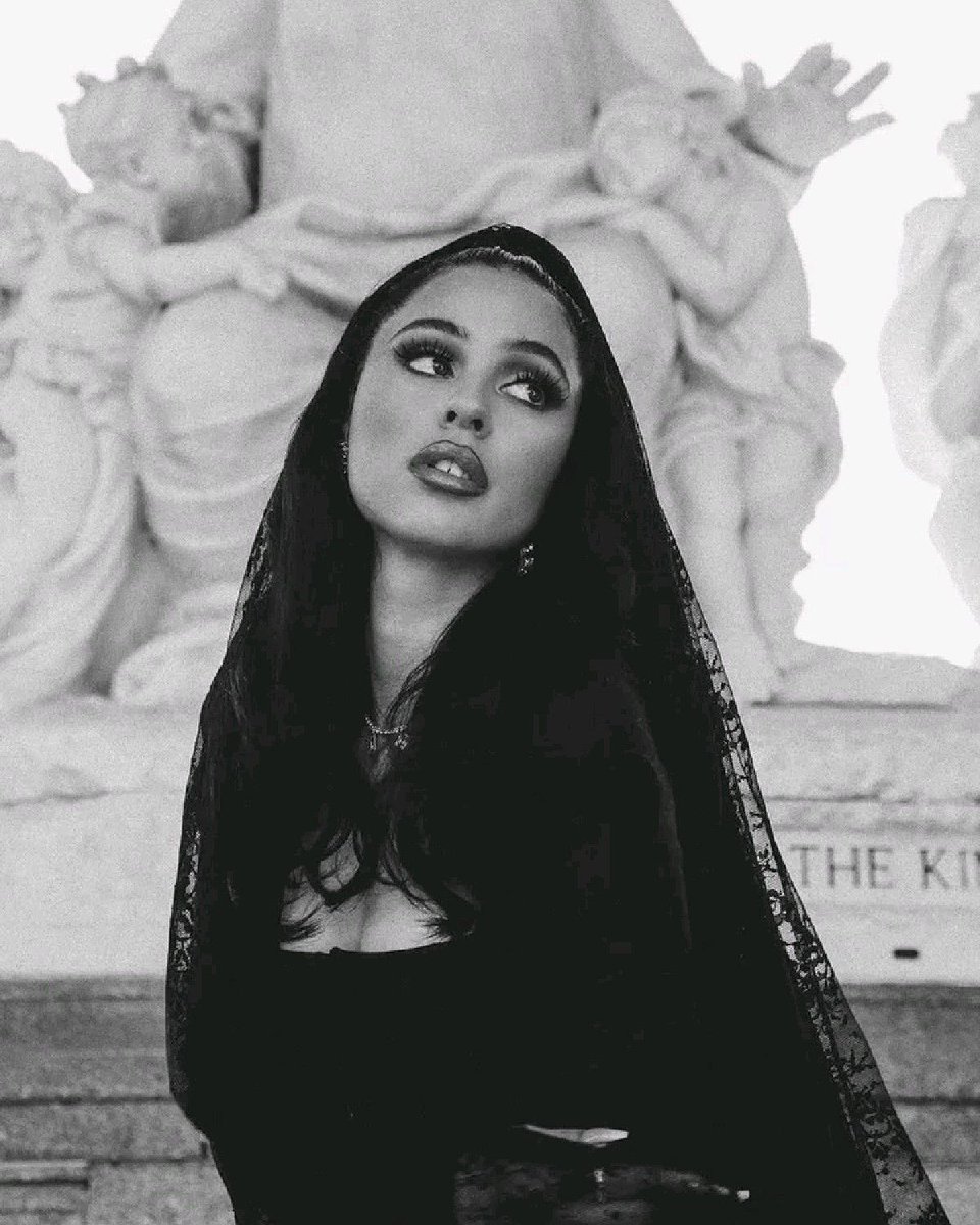 starryeyedkill's tweet image. Happy New Year!