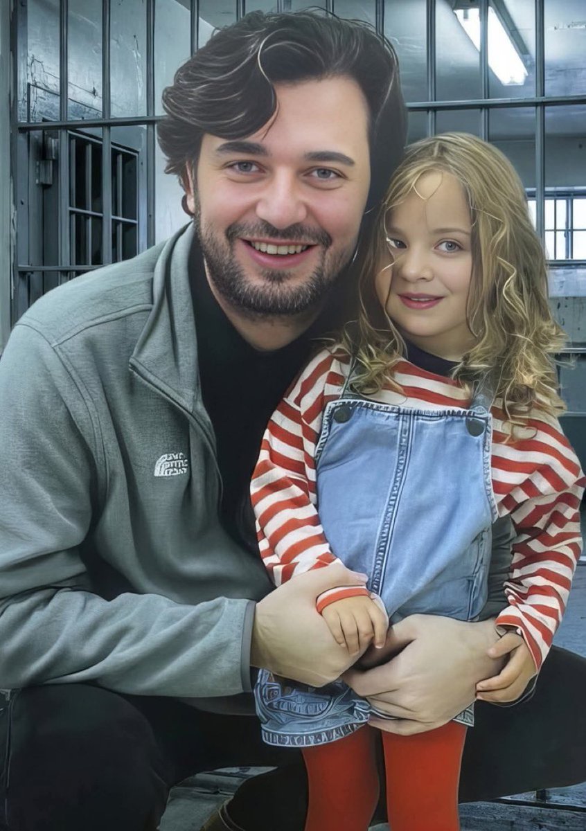 İyi seneler dostlar!

Kendi ayaklarıyla gelip ifadesini veren, sadece Ekrem İmamoğlu’nu çok iyi savunduğu için bir avukat tutuklandı, cezaevine gönderildi.

Kardeşim, Avukat Mehmet Pehlivan, tam 155 gündür; hiçbir somut delil olmadan, tamamen haksız ve hukuksuz biçimde Çorlu’da